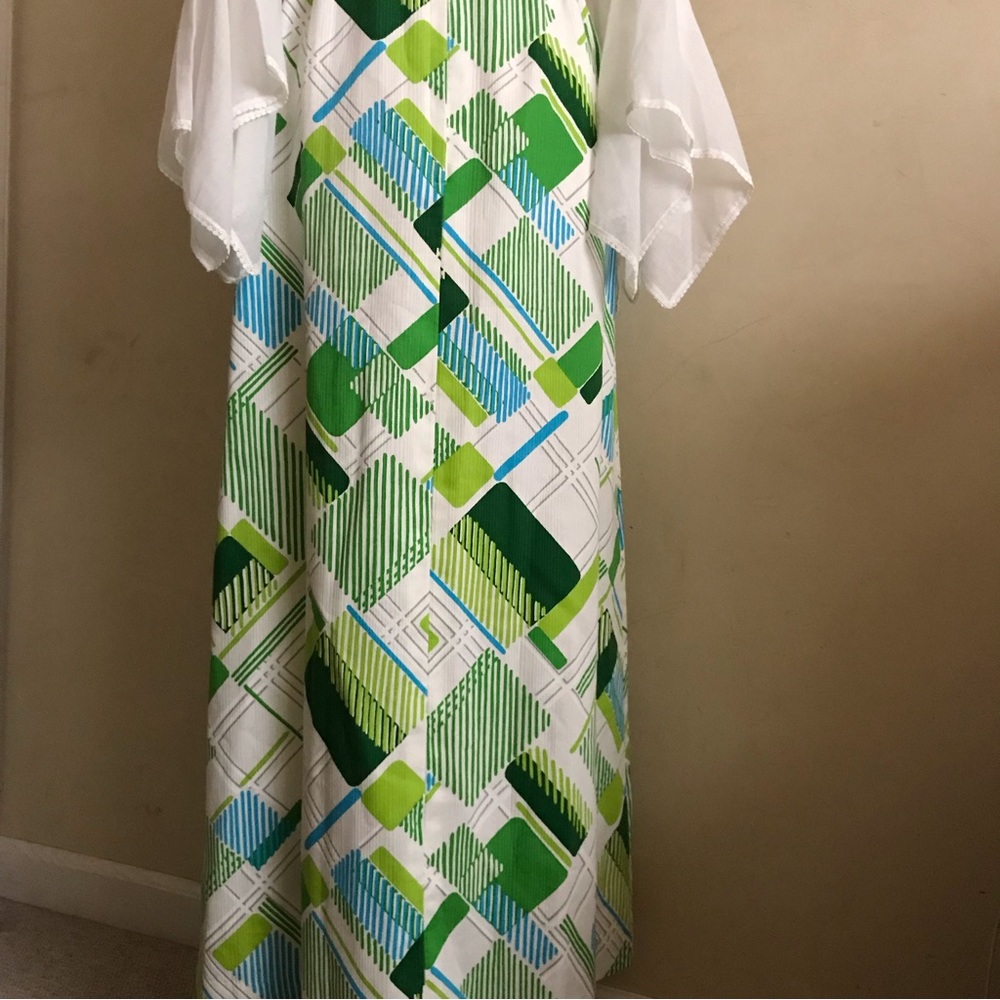 Vintage Romantic Hostess Maxi Dress - Picture 9 of 10